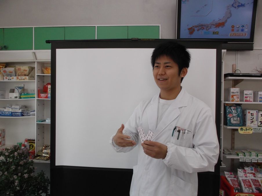 幸観堂薬局 赤崎店（薬剤師の求人）の写真5枚目：社内勉強会の様子