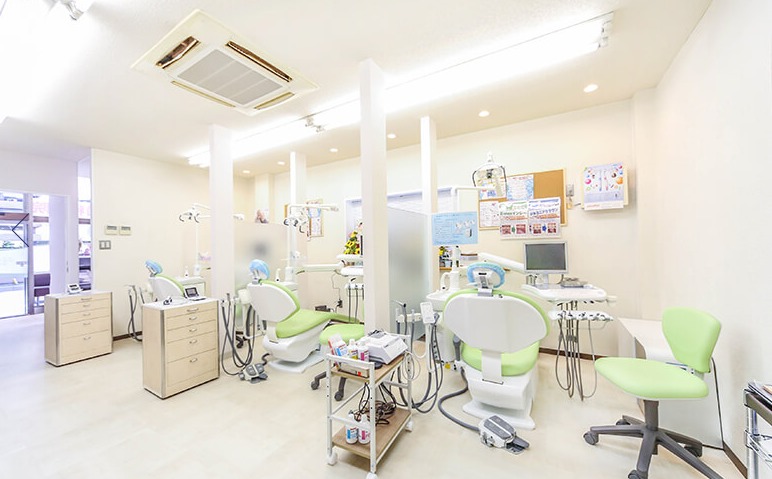 ごこう東口歯科の写真2枚目：明るく清潔感のある院内です。