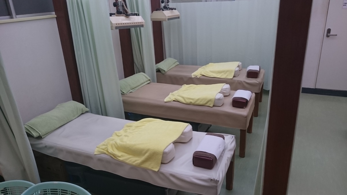 聖心接骨院の写真4枚目：治療ベッド5床の他にウォーターベッドを１台用意しています。
