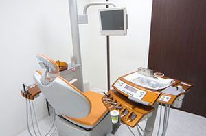 いわもと歯科クリニック（歯科衛生士の求人）の写真3枚目：患者様のプライバシーに配慮した完全個室の診療室