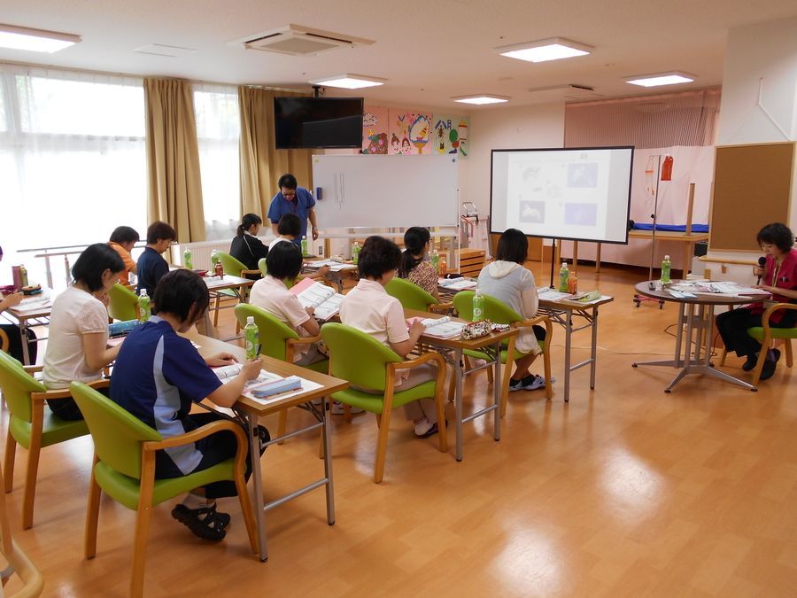 コンフォート樫の木の写真4枚目：充実した研修も実施