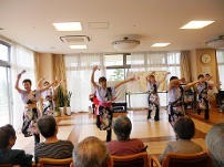 彩幸の杜　デイサービスの写真14枚目：ボランティアの方々との交流もあります♪
