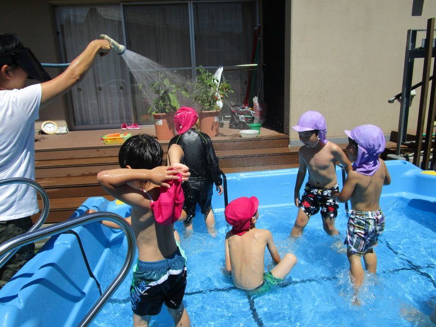 ねむの樹北寺尾保育園の写真6枚目：夏はプール遊び、水遊びをを思う存分たのしみます