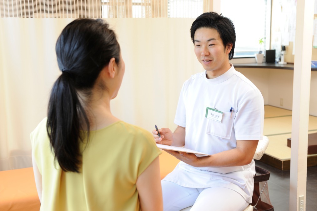 東戸塚ゆ〜かり整骨院(柔道整復師の求人)の写真:患者様に適切な施術をするに「問診カウンセリング」に力を入れています。