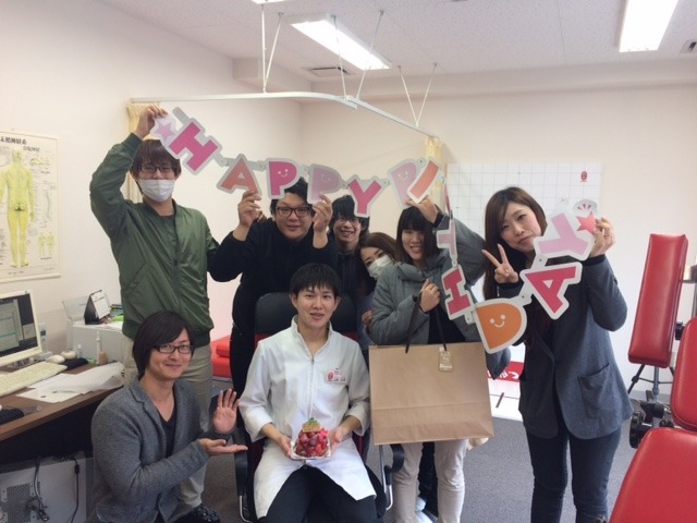 さくら介護ステーションLife福岡東（サービス提供責任者の求人）の写真2枚目：スタッフのお誕生日もしっかりお祝い。