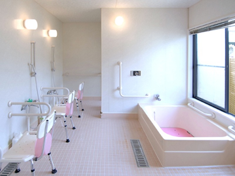 フォレスト小鹿もりのいえの写真2枚目:広々とした浴室です。