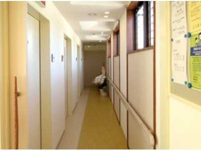 ふくはら歯科医院の写真3枚目：患者さんの誘導路とスタッフの動きを分離しています