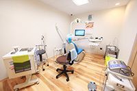 福田歯科クリニック（歯科医師の求人）の写真4枚目：診察スペースはゆったりとしています