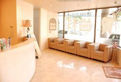 シンデンタルクリニック水前寺の写真2枚目:待合室は土足で入れますので、ブーツの方や高齢者の方にも好評です