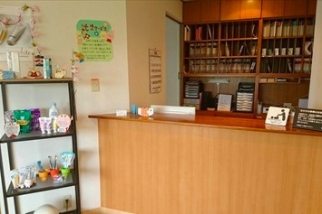 もりみつ歯科クリニック（歯科衛生士の求人）の写真3枚目：受付の様子です。