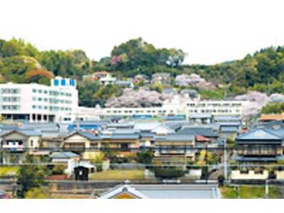 介護老人保健施設長命荘(介護職/ヘルパーの求人)の写真:病院に併設された介護老人保健施設です