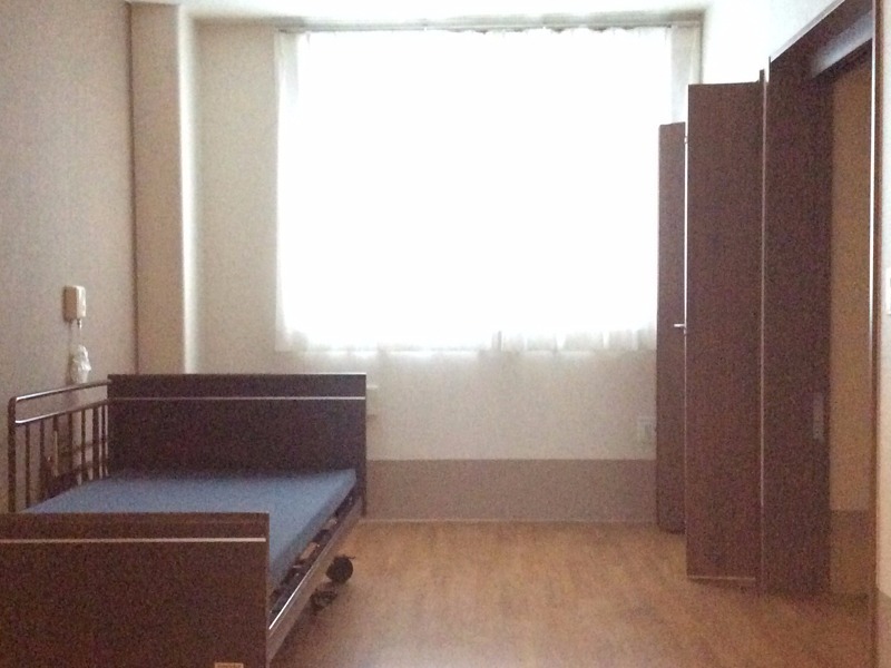 フォレスト高松（看護師/准看護師の求人）の写真3枚目：居室は広く、窓は大きく、明るくゆったり過ごせる造りとなっています。