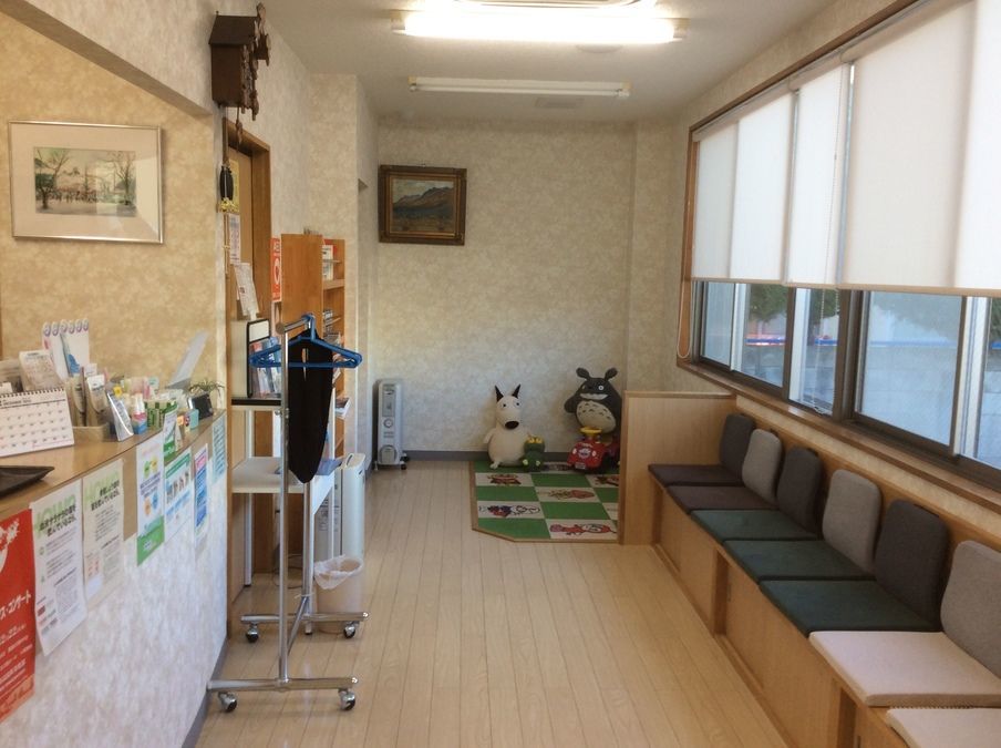 敬愛歯科（歯科衛生士の求人）の写真4枚目：待合室の様子です