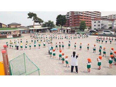 こでまり幼稚園（保育士の求人）の写真1枚目：広い園庭が自慢の幼稚園です♪