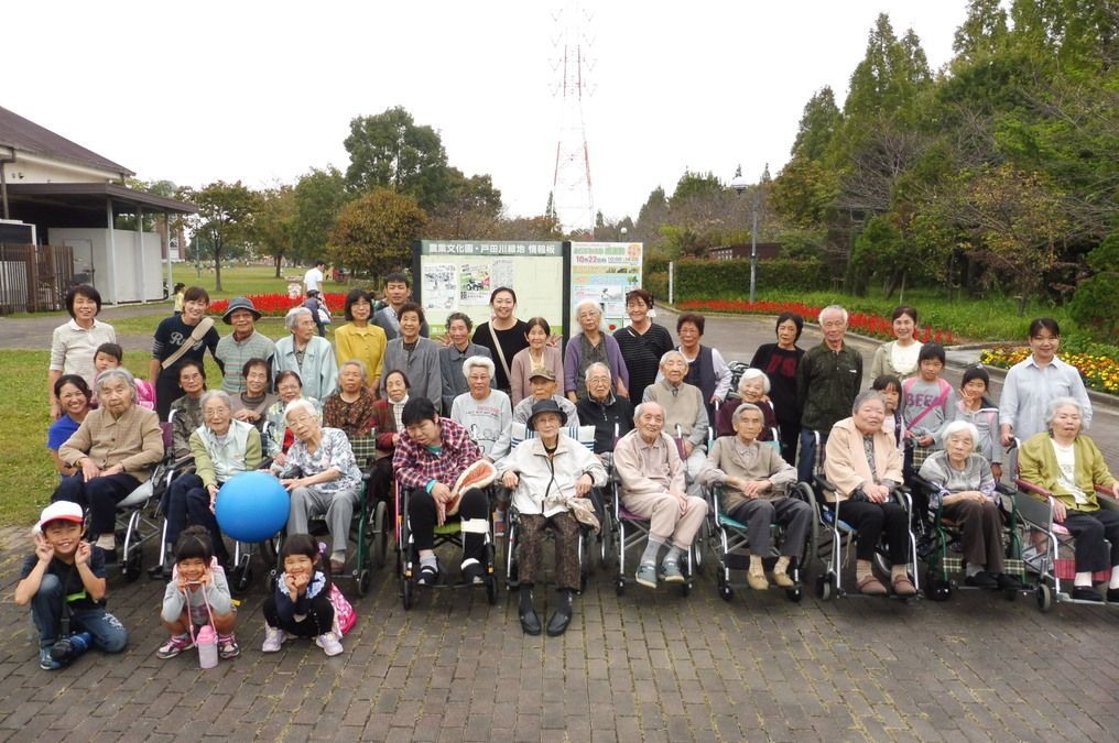 ネットワーク愛知デイサービス活き生き（介護職/ヘルパーの求人）の写真2枚目：遠足を兼ねて、野外運動会をおこないました！