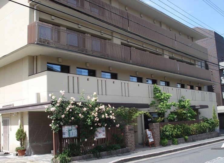 有料老人ホーム 北白川の花の家(介護職/ヘルパーの求人)の写真:一人ひとりの暮らしを守り、より豊かなケアを行っています。