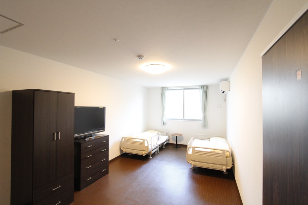 住宅型有料老人ホーム　エブリ赤坂（介護職/ヘルパーの求人）の写真2枚目：二人部屋