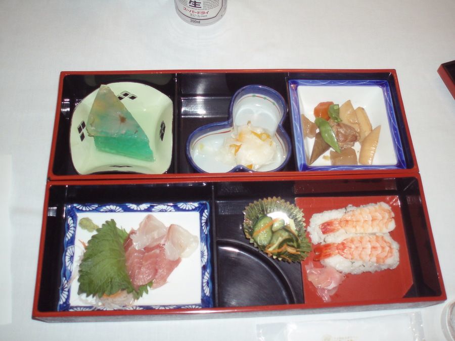 介護付有料老人ホーム　サン・パレ加瀬の写真6枚目：行事食の一例です。季節感のあるお食事を提供することで、ご利用者様にも喜ばれています。