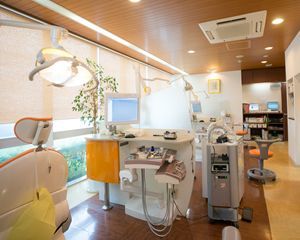 野川メディカル歯科（歯科医師の求人）の写真2枚目：開放感のある院内
