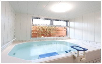 デイサービスセンター 花雲の写真4枚目：ゆったりと入浴していただける施設環境も整備しております。