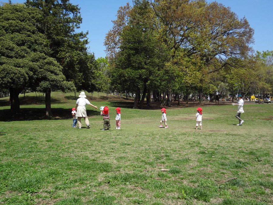 京王キッズプラッツ永福町の写真9枚目：お天気の良い日は毎日お外へ行くことで　丈夫な心と身体を養います