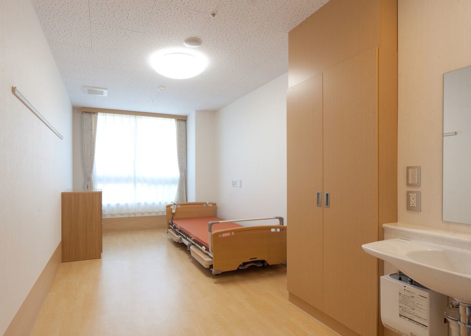 特別養護老人ホーム新吉田(介護職/ヘルパーの求人)の写真3枚目:利用者様居室
(ユニット型なので全て個室です)