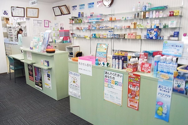 はまなす薬局砂川店（薬剤師の求人）の写真2枚目：店内は明るくゆったりお待ちいただけます