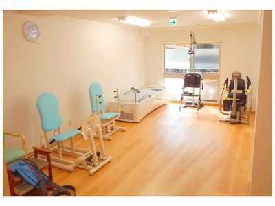 リハビリデイサービスゆかり 牧野（鍼灸師の求人）の写真4枚目：事業所内は広く、いつも利用者様の笑顔であふれています