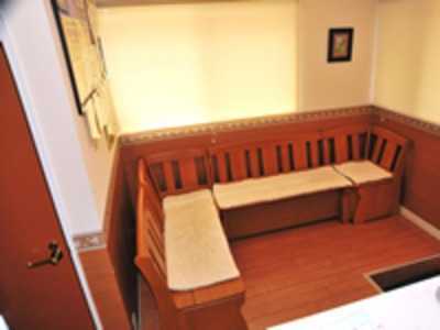 小林歯科医院の写真2枚目:院内はシックな雰囲気♪落ち着いて働いていただけますよ