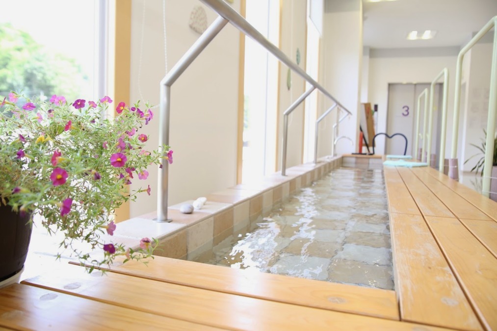 デイケアのぞみクラブの写真2枚目：施設内にはゆったりしてただけるよ「足湯」があります