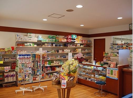 浅井薬局　津島店（薬剤師の求人）の写真3枚目：お薬や介護商品の全般を取り扱っています