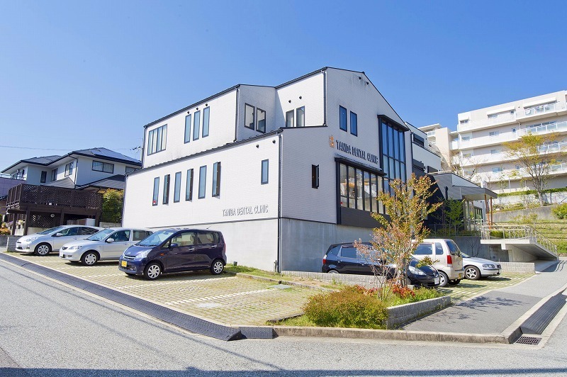 医療法人社団タニダ歯科医院(歯科衛生士の求人)の写真5枚目:駐車場も28台完備しており、駅からも徒歩5分です。