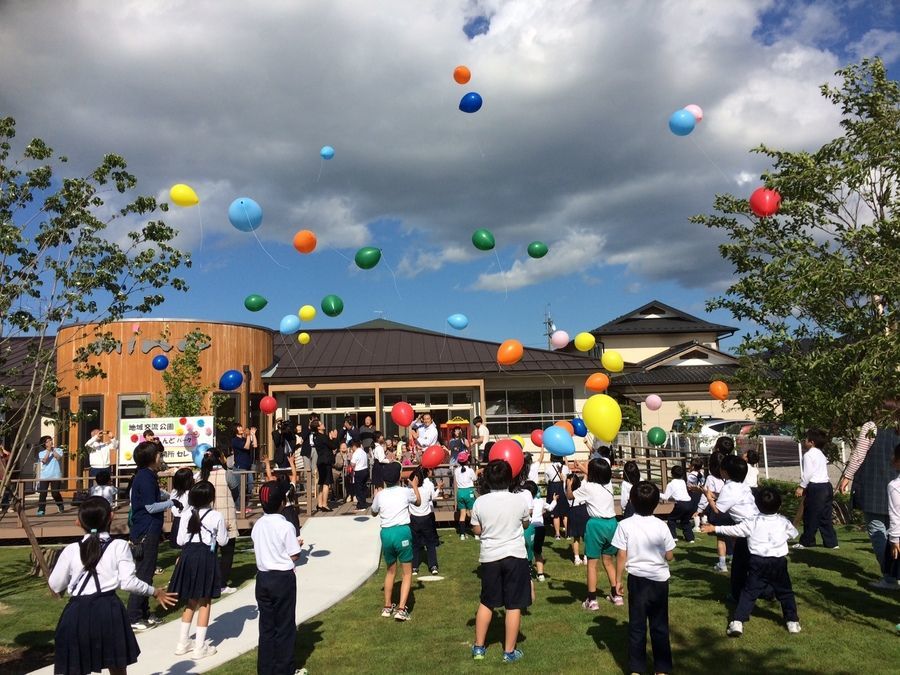 グループホームまいんど万世の写真3枚目：敷地内に公園も併設し、四季折々を感じられるアットホームな雰囲気の職場です。