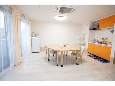 住宅型有料老人ホーム　桜華の写真2枚目：開放的で居心地の良い職場です