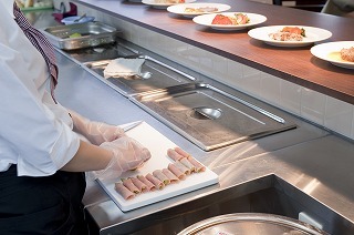 株式会社ホームラン・システムズ 河畔病院内の厨房(調理師/調理スタッフの求人)の写真2枚目:見た目にも美味しくなるよう心がけています