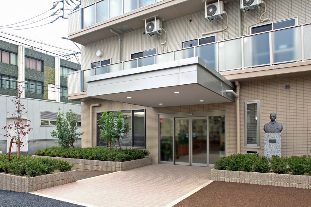 医療法人 恵愛会 小林病院(看護師/准看護師の求人)の写真5枚目:小林病院(正面玄関)