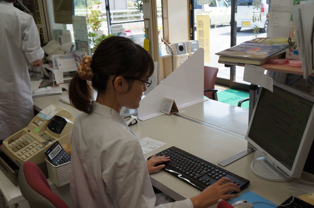 幸観堂薬局 秀天橋店（薬剤師の求人）の写真8枚目：電子薬歴なので安心です