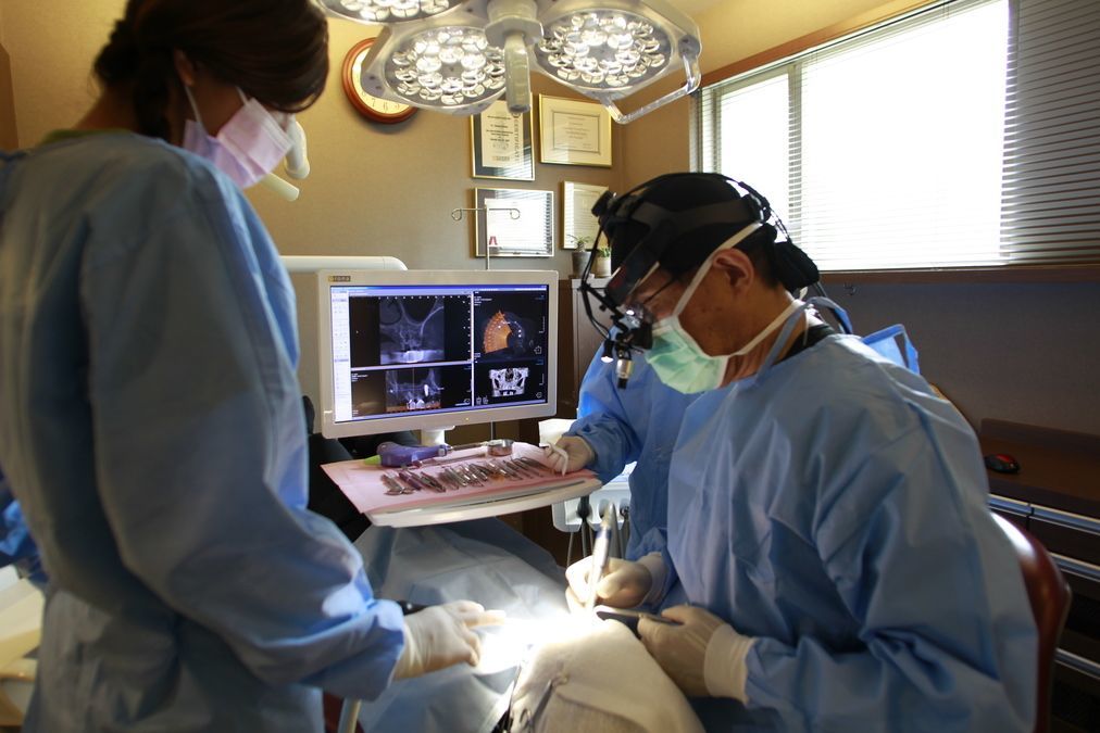 医療法人　こだま歯科医院（歯科衛生士の求人）の写真8枚目：オペ中の様子