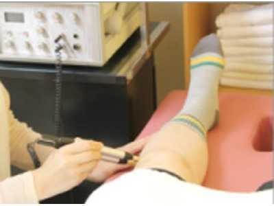 井本接骨院の写真2枚目：微弱電流による無痛治療も行なっています