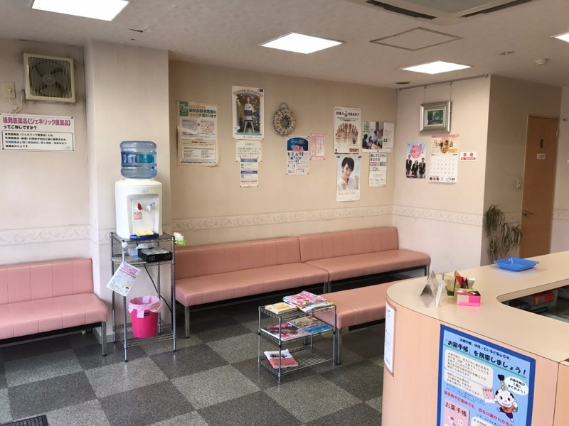 ヒノマル薬局　一色新町店（薬剤師の求人）の写真4枚目：リラックスしてお待ちいただける待合室