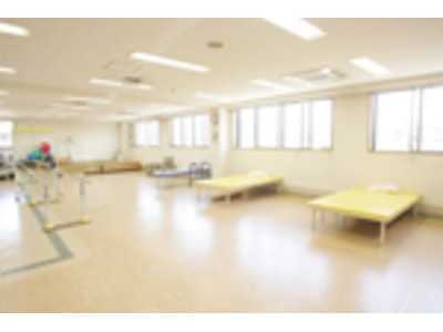 回心堂第二病院（清掃/環境整備の求人）の写真2枚目：1日も早い回復へ向けて指導を行います