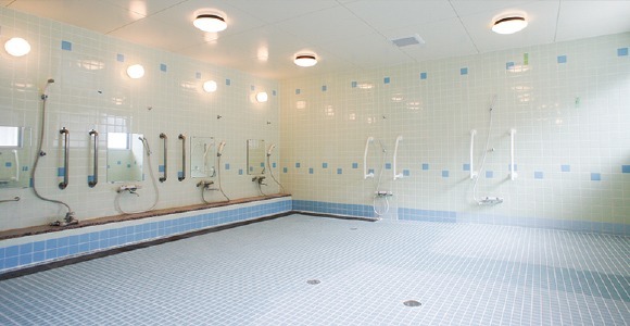 デイサービス新緑の里の写真2枚目:デイサービスの浴室