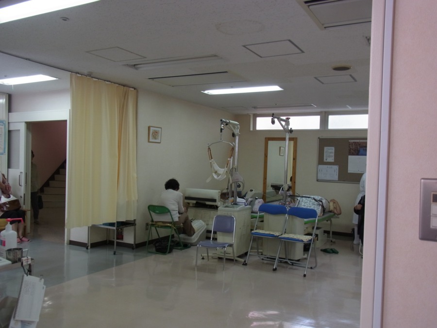 竹内病院（医療事務/受付の求人）の写真4枚目：リハビスペースの一角です。