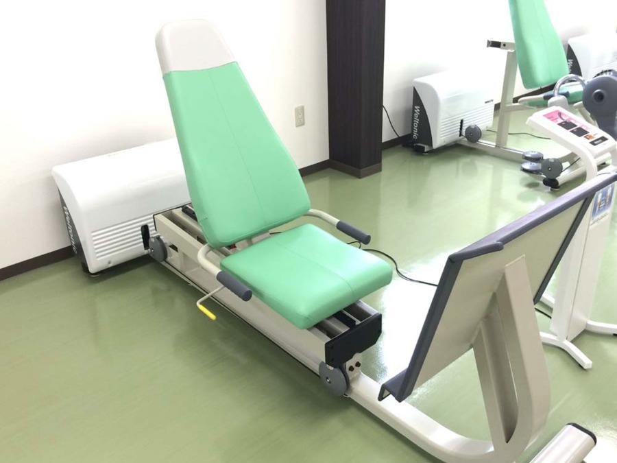 フォレスト小鹿商店街リハサロンもりのいえの写真2枚目：リハビリ器具を多数取り揃えています。