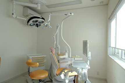 i-ＤＥＮＴＡＬ ＣＬＩＮＩＣ（歯科助手の求人）の写真8枚目：インプラント用個別診療室