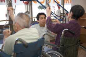 介護老人保健施設 「太陽の都」の写真4枚目:笑顔と元気に自信のある人材を募集しています。