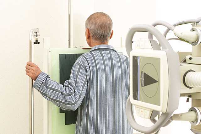 特別養護老人ホーム くぬぎ苑(介護職/ヘルパーの求人)の写真4枚目:あなたの笑顔で患者さんを安心させてあげてください!