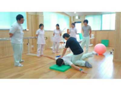 つくだ整形外科（理学療法士の求人）の写真5枚目：定期的に勉強会を行っています