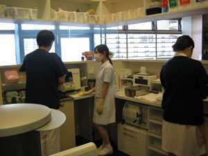 二子玉川ステーションビル歯科(歯科医師の求人)の写真3枚目:患者様のために、日々積極的なコミュニケーションを取り、お仕事をしています。