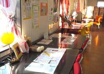 M.I.H.O矯正歯科クリニックの写真2枚目:明るい光の射す待合室